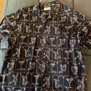 Fun men’s short-sleeved shirt.